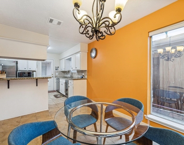 910 Coachlight Drive - Photo Thumbnail 9