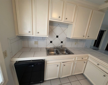 613 Pacific Street - Photo Thumbnail 13