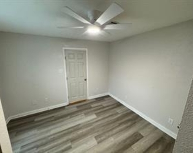 1405 Rice Street - Photo Thumbnail 4
