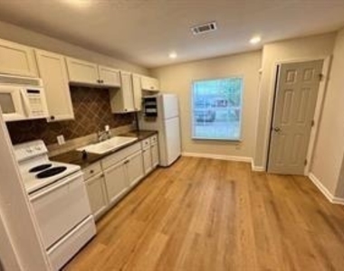 1405 Rice Street - Photo Thumbnail 5