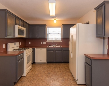 2207 Ames Street - Photo Thumbnail 6
