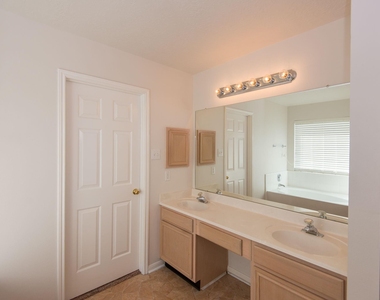 2207 Ames Street - Photo Thumbnail 14