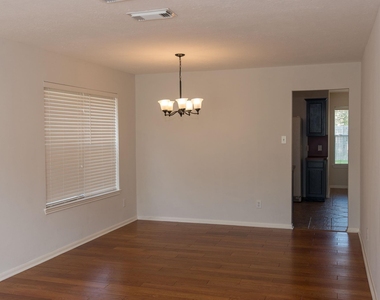 2207 Ames Street - Photo Thumbnail 4