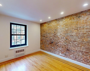 30 Charlton Street - Photo Thumbnail 3