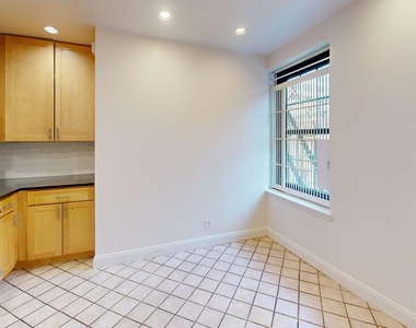 30 Charlton Street - Photo Thumbnail 7