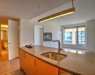 Spruce Street - Photo Thumbnail 1