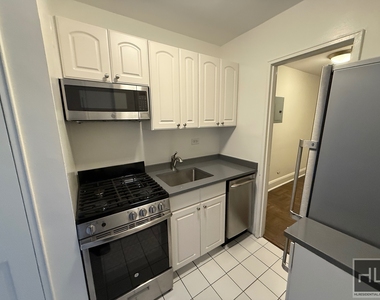 East 79th Street - Photo Thumbnail 2