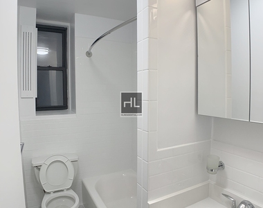 East 46 Street - Photo Thumbnail 2