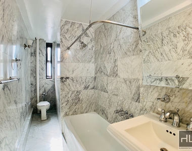 East 56 Street - Photo Thumbnail 4