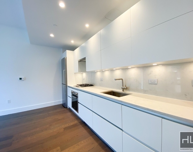East 44th Street - Photo Thumbnail 2