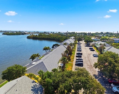 201 Pompano Drive Se - Photo Thumbnail 44