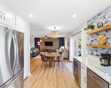 201 Pompano Drive Se - Photo Thumbnail 10