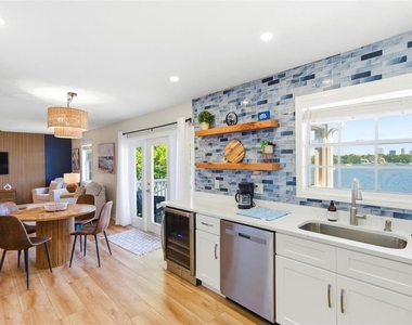 201 Pompano Drive Se - Photo Thumbnail 10