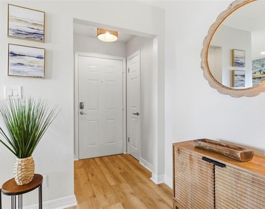 201 Pompano Drive Se - Photo Thumbnail 3