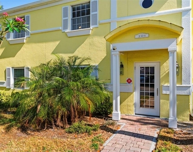 201 Pompano Drive Se - Photo Thumbnail 2