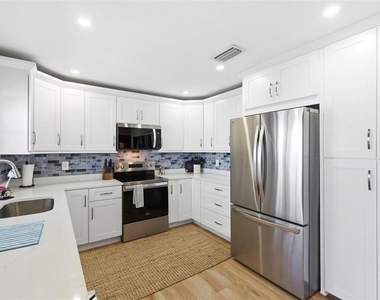 201 Pompano Drive Se - Photo Thumbnail 7