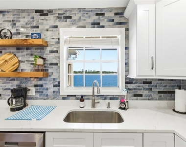 201 Pompano Drive Se - Photo Thumbnail 8