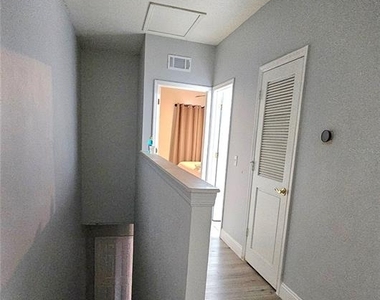 13612 N 21st Street - Photo Thumbnail 5