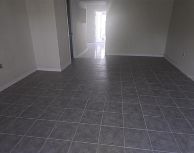 5850 Cypress Gardens Boulevard - Photo Thumbnail 2
