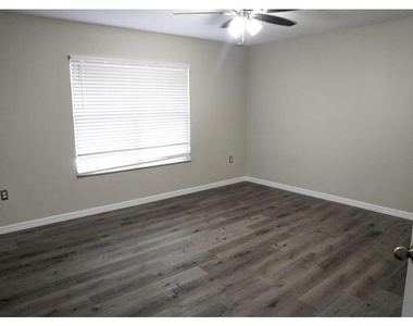 4840 Poolside Drive - Photo Thumbnail 14