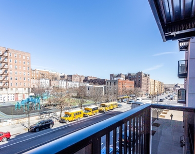 800 Empire Boulevard - Photo Thumbnail 5