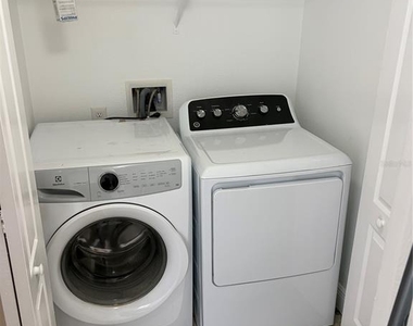 2717 N Poinciana Boulevard - Photo Thumbnail 13