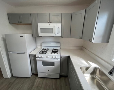 615 Dora Street - Photo Thumbnail 3