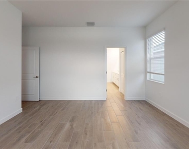 7913 Lakes Edge Lane - Photo Thumbnail 11