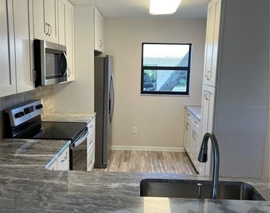 175 Kings Highway - Photo Thumbnail 6