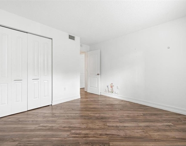 3223 Beneva Road - Photo Thumbnail 12