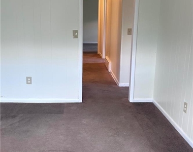 576 Slateford Road - Photo Thumbnail 4