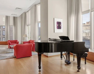 8 Spruce Street - Photo Thumbnail 10