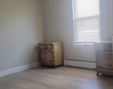 316 Grovers Avenue - Photo Thumbnail 5