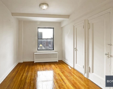 301 East 38th Street - Photo Thumbnail 2