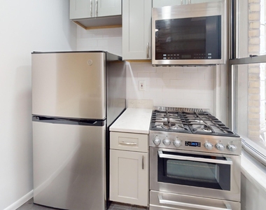 301 East 38th Street - Photo Thumbnail 1