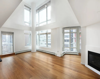 East 59th Street - Photo Thumbnail 2