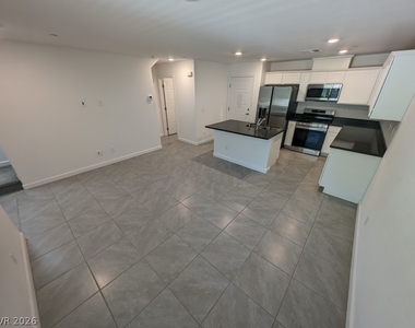 3509 Golden Chariot Avenue - Photo Thumbnail 3