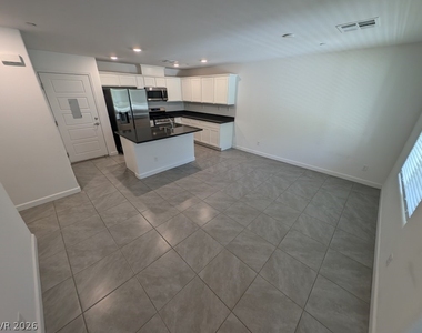 3509 Golden Chariot Avenue - Photo Thumbnail 4