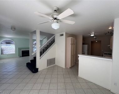 2604 Autumn Blaze Avenue - Photo Thumbnail 3