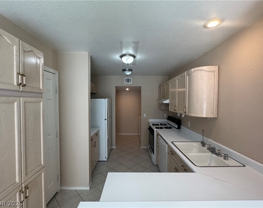 2604 Autumn Blaze Avenue - Photo Thumbnail 7