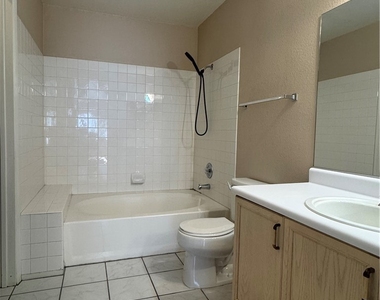 2604 Autumn Blaze Avenue - Photo Thumbnail 13