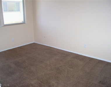 2204 Silver Pine Drive - Photo Thumbnail 6