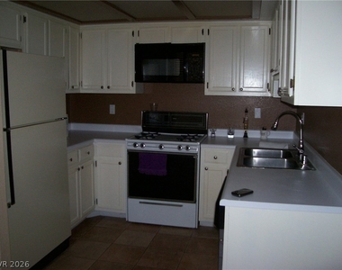 2204 Silver Pine Drive - Photo Thumbnail 3