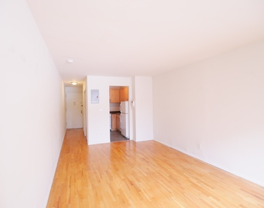 423 East 90th Street - Photo Thumbnail 6