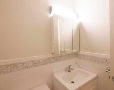 423 East 90th Street - Photo Thumbnail 4