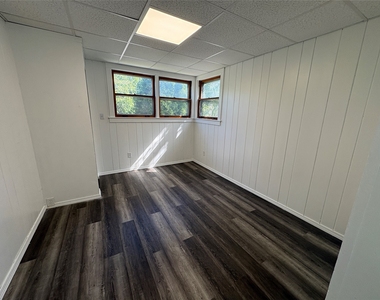 86 Conklin Ave - Photo Thumbnail 11