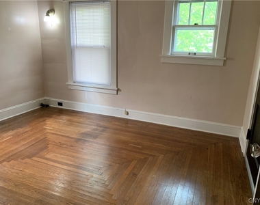 303 S 5th Street - Photo Thumbnail 15
