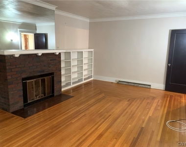 303 S 5th Street - Photo Thumbnail 4