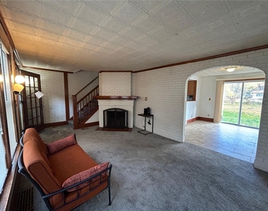 125 Windsor Road - Photo Thumbnail 4