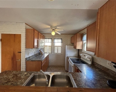 125 Windsor Road - Photo Thumbnail 16